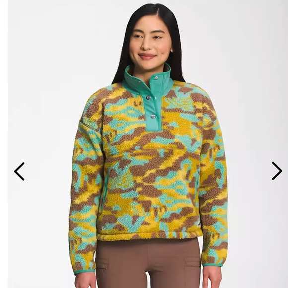 The North Face Fleece 1/4 Snap Pullover - Picture 1 of 13